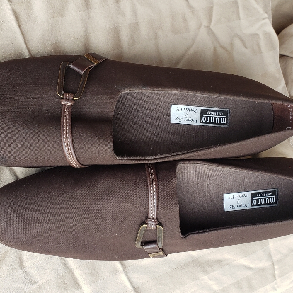 Munro American Cindi block heel brown